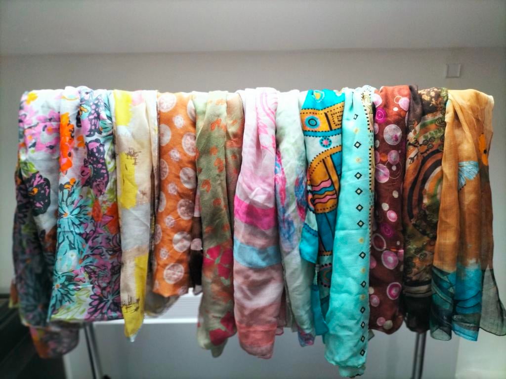 Set van 12 NIEUWE veelkleurige sjaals, Kleding | Dames, Ophalen of Verzenden