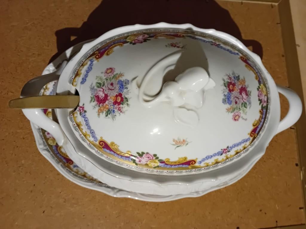 Soepterrine in Franse limoges (porselein), Ophalen
