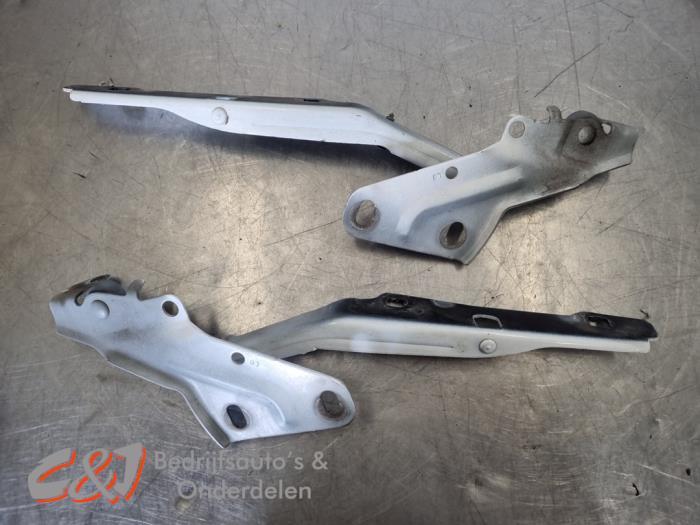 Charnière capot d'un Dodge RAM, Autos : Pièces & Accessoires, Autres pièces automobiles, Dodge, Utilisé, 3 mois de garantie, Enlèvement ou Envoi