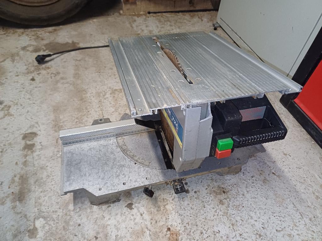 Machine à scier Virutex, Bricolage & Construction, Enlèvement, Scie à onglet