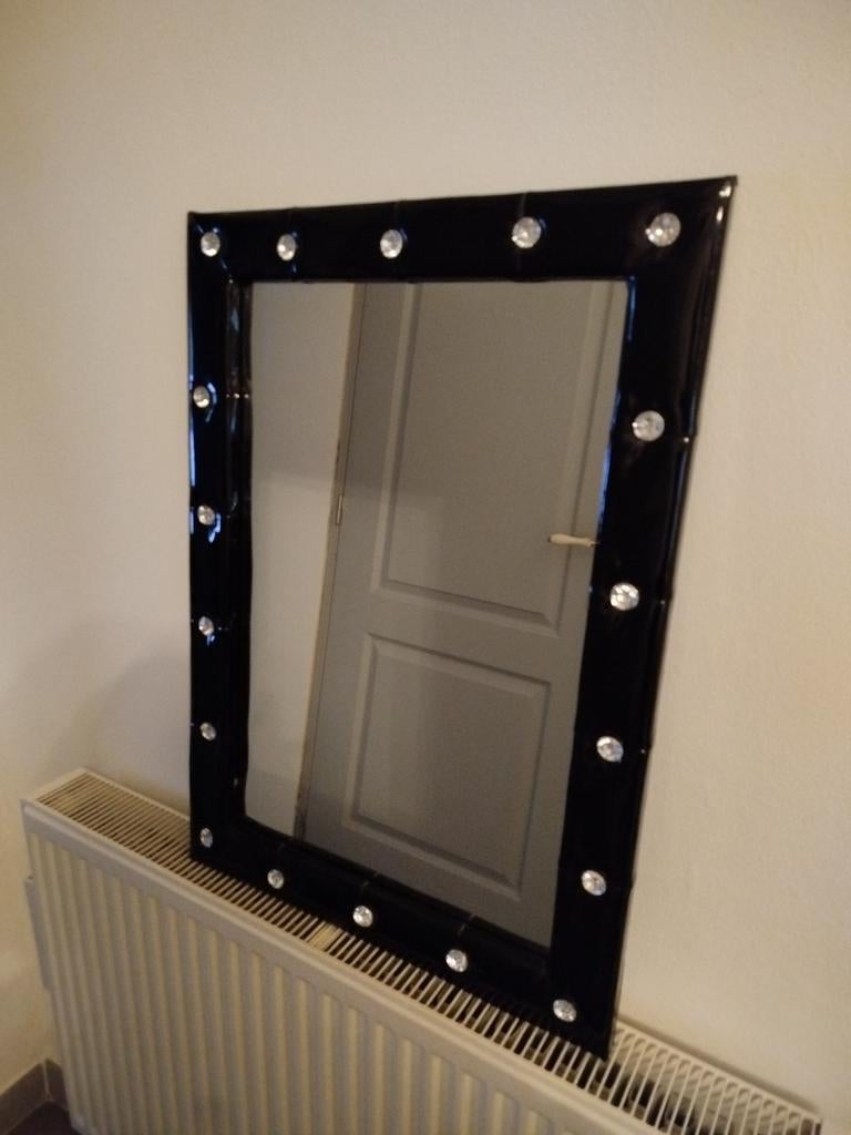 Miroir avec bord noir