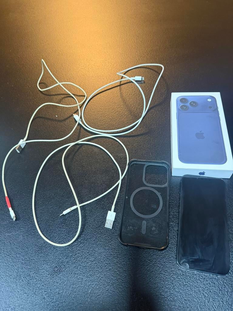 Iphone 14 + 3laders + beschermhoes, Telecommunicatie, Ophalen of Verzenden, Zo goed als nieuw, IPhone 14