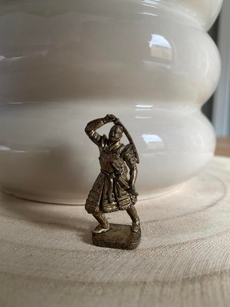 Vintage ferrero kinder samurai ijzer figuur, Verzamelen, Verrassingseieren, Ophalen of Verzenden, Zo goed als nieuw