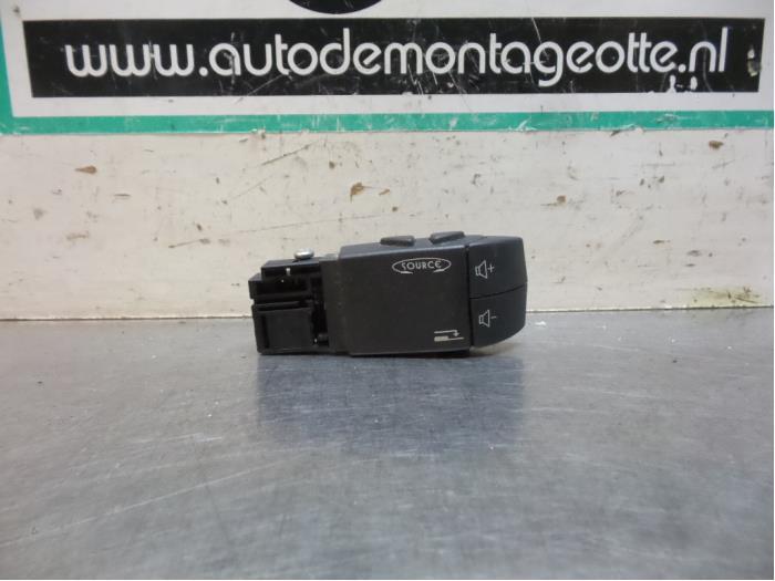 Commande radio volant d'un Renault Twingo (Twingo 07-), Autos : Pièces & Accessoires, Renault, -, 3 mois de garantie, Utilisé