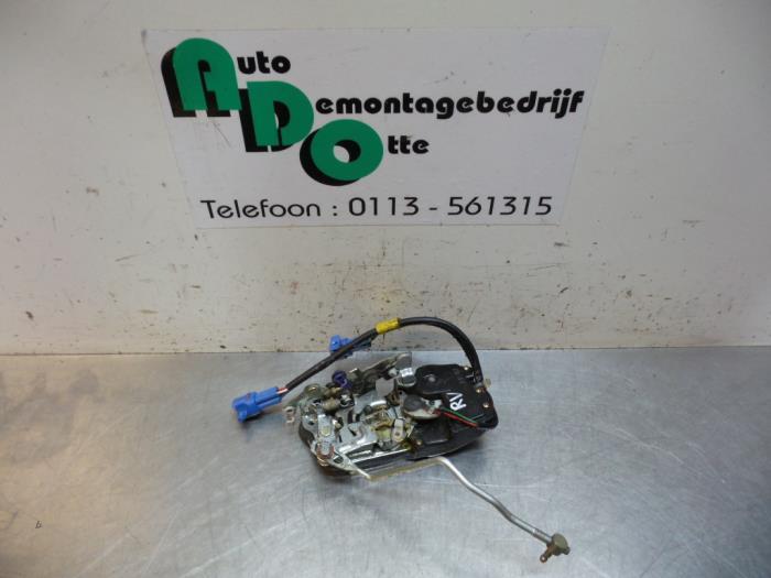 Serrure portière mécanique 2portes droite d'un Suzuki Swif, Autos : Pièces & Accessoires, Carrosserie & Tôlerie, Suzuki, Utilisé