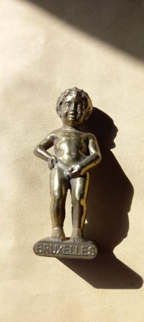 Manneken-pis souvenir, Enlèvement ou Envoi
