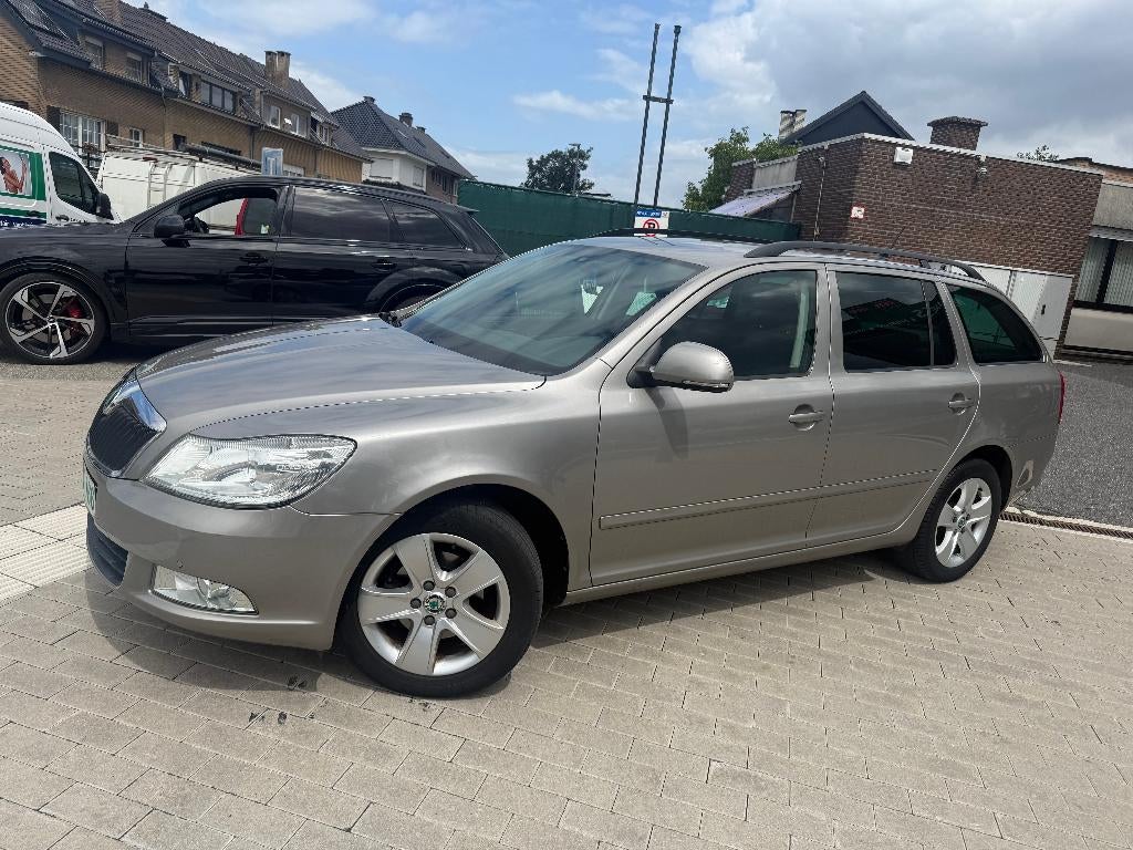 Skoda Octavia Octavia SW 1.4 TSI Elegance DSG Automatique, Achat, Entreprise, Electronic Stability Program (ESP), Carnet d'entretien