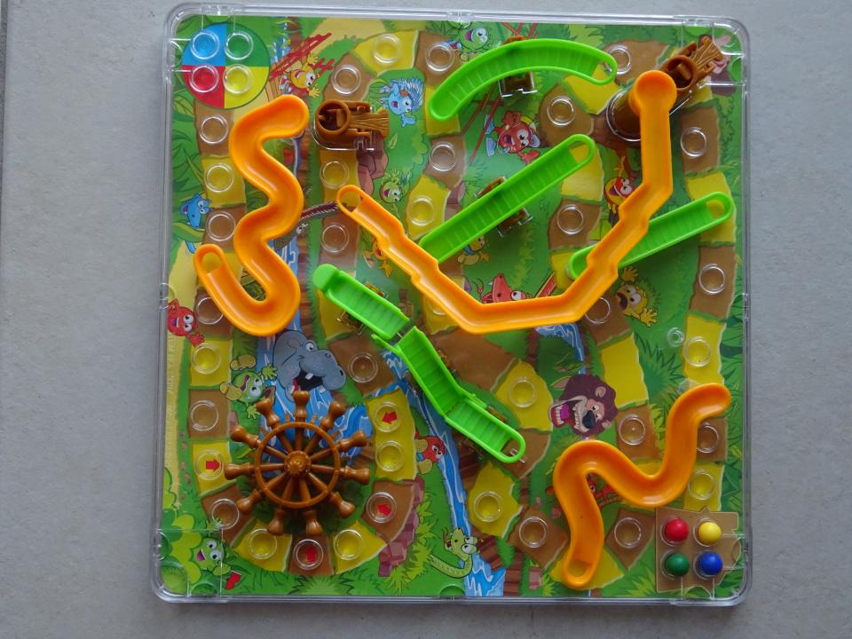 Slangen en ladders bordspel 3 + 1 gratis, Kinderen en Baby's, Speelgoed | Educatief en Creatief, Ophalen of Verzenden, Zo goed als nieuw