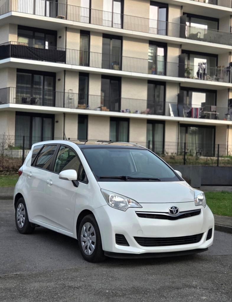 Toyota Verso-s Benzine-Automaat-Euro5, Auto's, Toyota, Automaat, Euro 5, Stof, Zwart