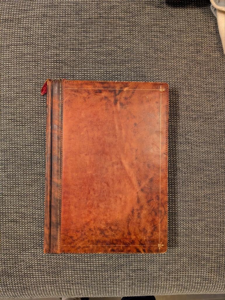 Laptophoes - antiek boek cover., Computers en Software, Laptophoezen, Ophalen, Zo goed als nieuw