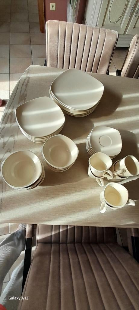 Borden servies  6 delig, Huis en Inrichting, Ophalen, Bord(en)