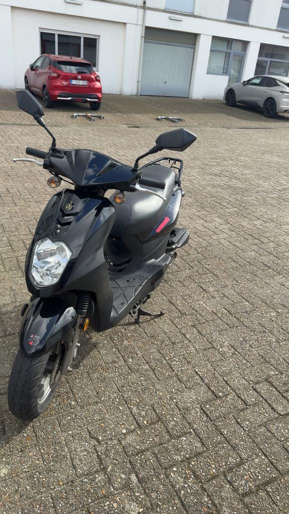 Sym AV05W, Fietsen en Brommers, Scooters | SYM, Ophalen, Klasse A (25 km/u), Zo goed als nieuw, Benzine
