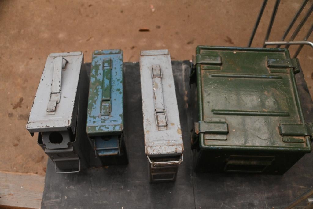 Boites pour munitions en fer avec le joint hermétique, Ophalen, Landmacht, Kist of Geocache