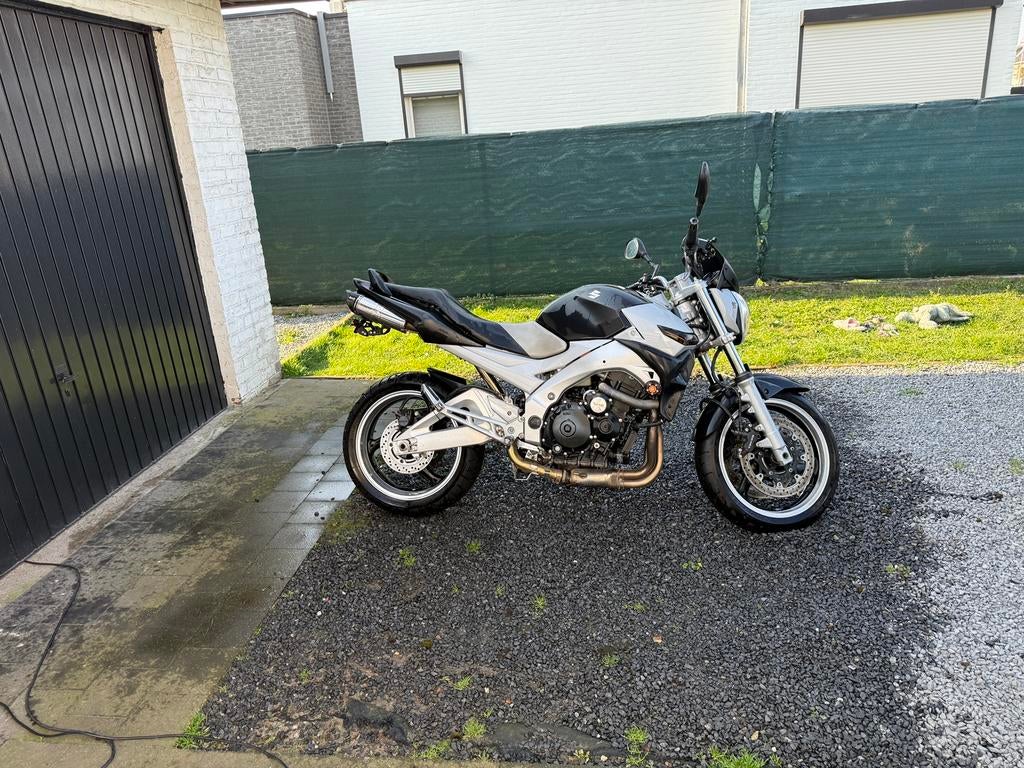 Suzuki gsr600