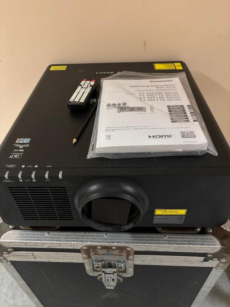 Panasonic PT-RZ970 WUXGA-projector, Audio, Tv en Foto, Beamers, Ophalen, Gebruikt, Panasonic, DLP