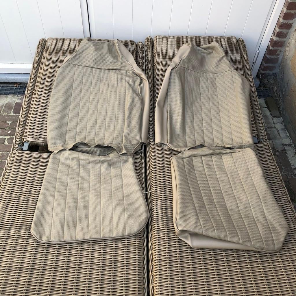 VW Beetle NOS 68-69 Alleen bekleding stoel beige, Auto diversen, Auto-accessoires, Zo goed als nieuw, Ophalen of Verzenden