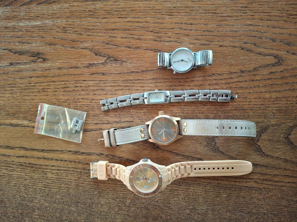 4 horloges van verschillende stijlen, Ophalen, Gebruikt, Polshorloge