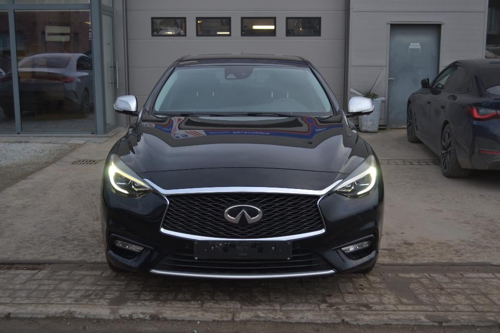 Infinity Q30 360 CAMERA/HEATED SEATS, Auto's, Infiniti, Voorwielaandrijving, 4 cilinders, 110 g/km, Alcantara