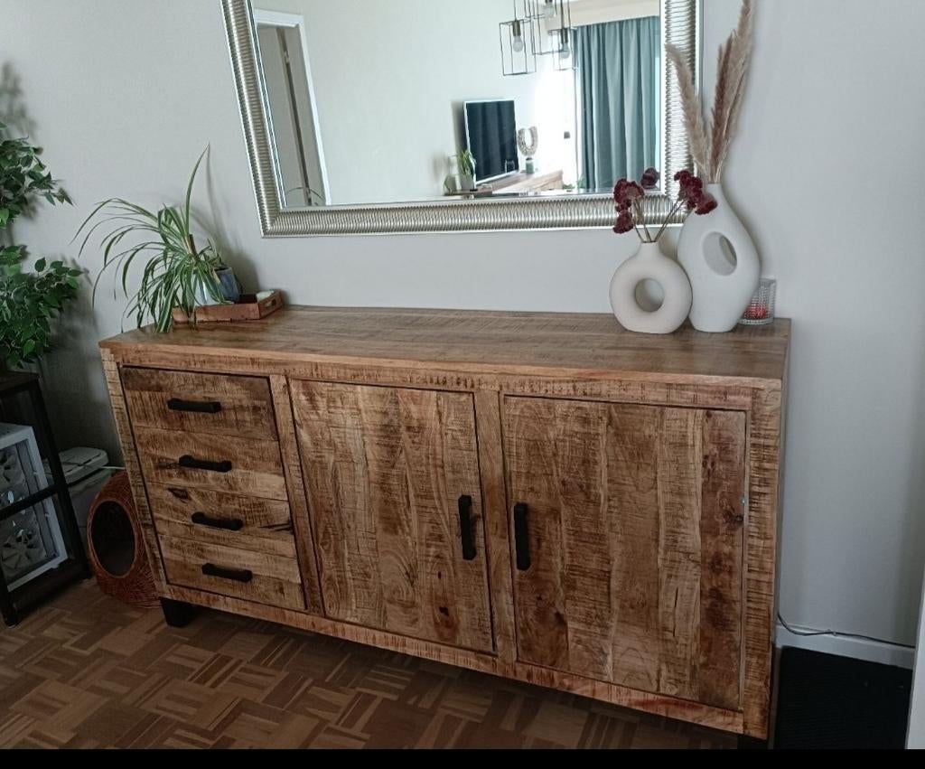 Mango Houten kast, Enlèvement