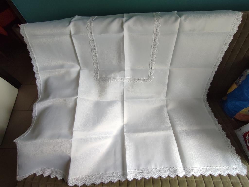Nappe avec de la broderie d origine Polonaise, Enlèvement