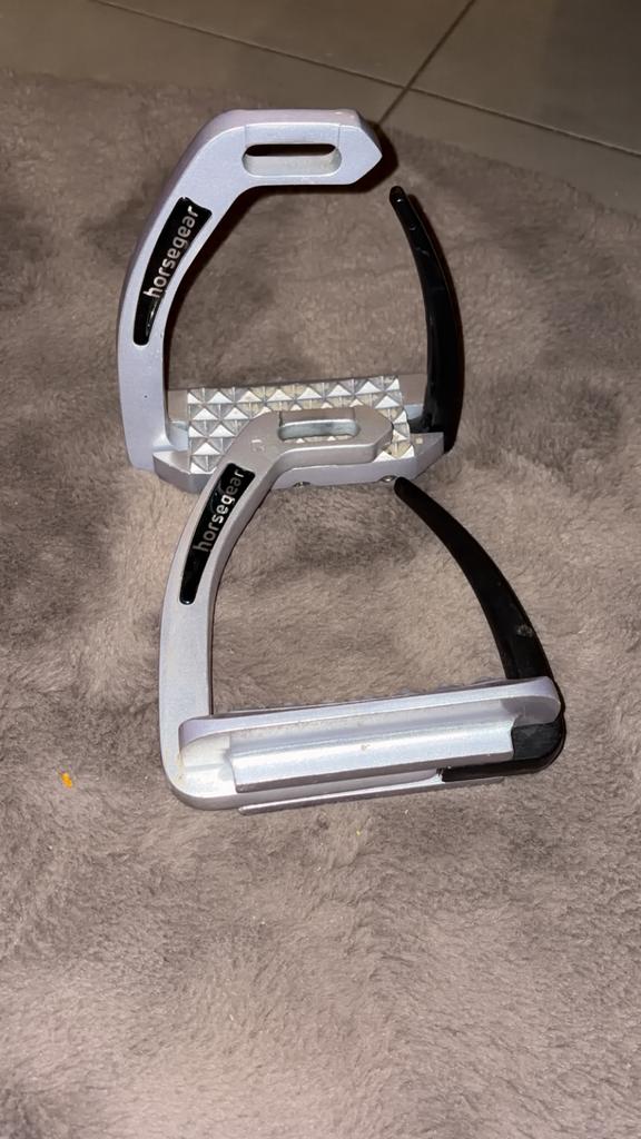 Nieuwe stijgbeugels, Ophalen, Zo goed als nieuw