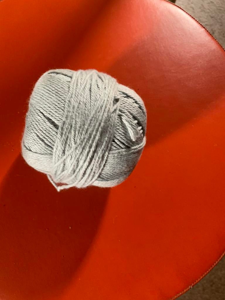 1 pelote de laine gris clair 50 gr, Enlèvement ou Envoi, Comme neuf