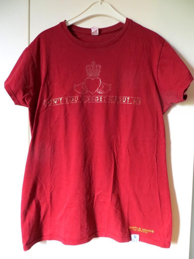 SIMPLE MINDS T-SHIRT DON'T YOU FORGET ABOUT ME - CELEBRATE, Maat 52/54 (L), Verzenden, Zo goed als nieuw, Rood