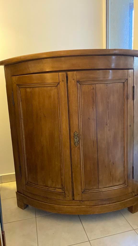 Meuble de coin arrondi, quart de rond, Antiquités & Art, Antiquités | Meubles | Armoires, Enlèvement