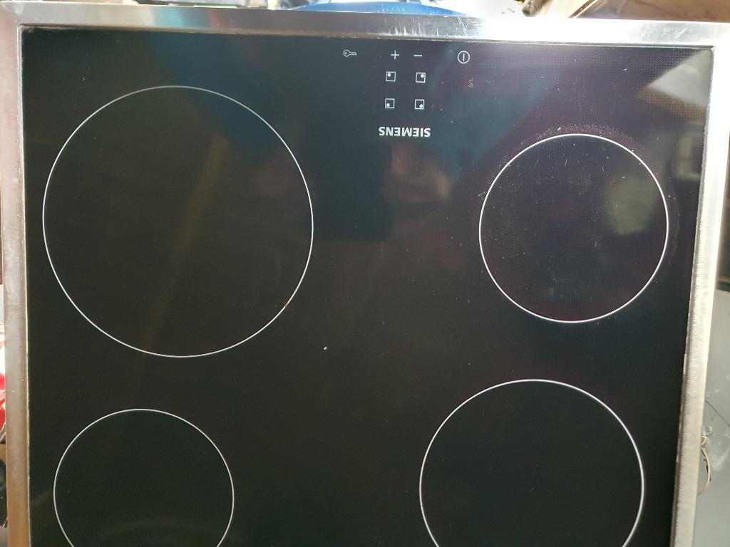 Taque ceramique autonome Siemens, 4 zones de cuisson, Encastré, Enlèvement, Utilisé