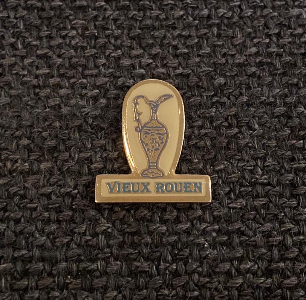 PIN - VIEUX ROUEN - FRANCE - FRANKRIJK, Envoi, Utilisé, Ville ou Campagne, Insigne ou Pin's