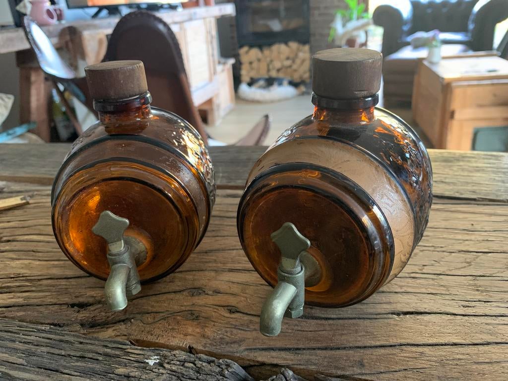 Ensemble de 2 carafes vintage en verre - tonneau en verre, Antiquités & Art, Curiosités & Brocante, Enlèvement ou Envoi