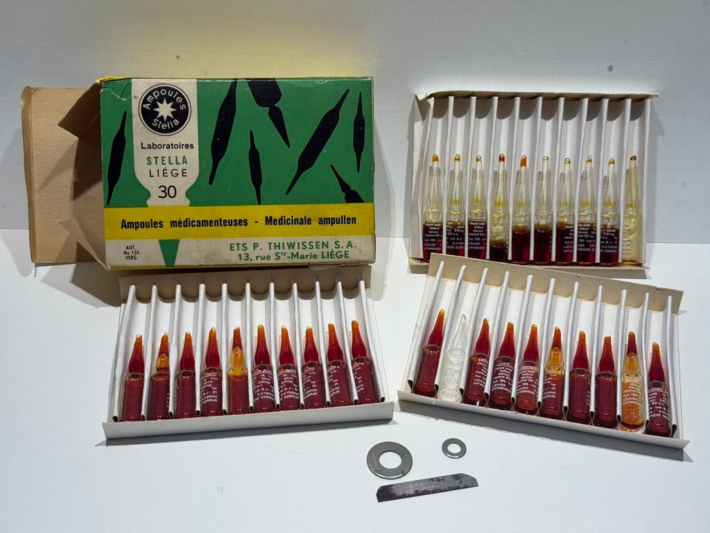 Ampoules médicinales vintage des Laboratoires Stella Liège, Collections, Rétro, Soins personnels, Enlèvement ou Envoi