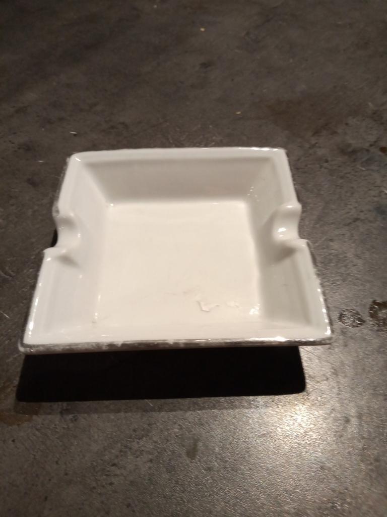 Apilco vierkante asbak, Asbak