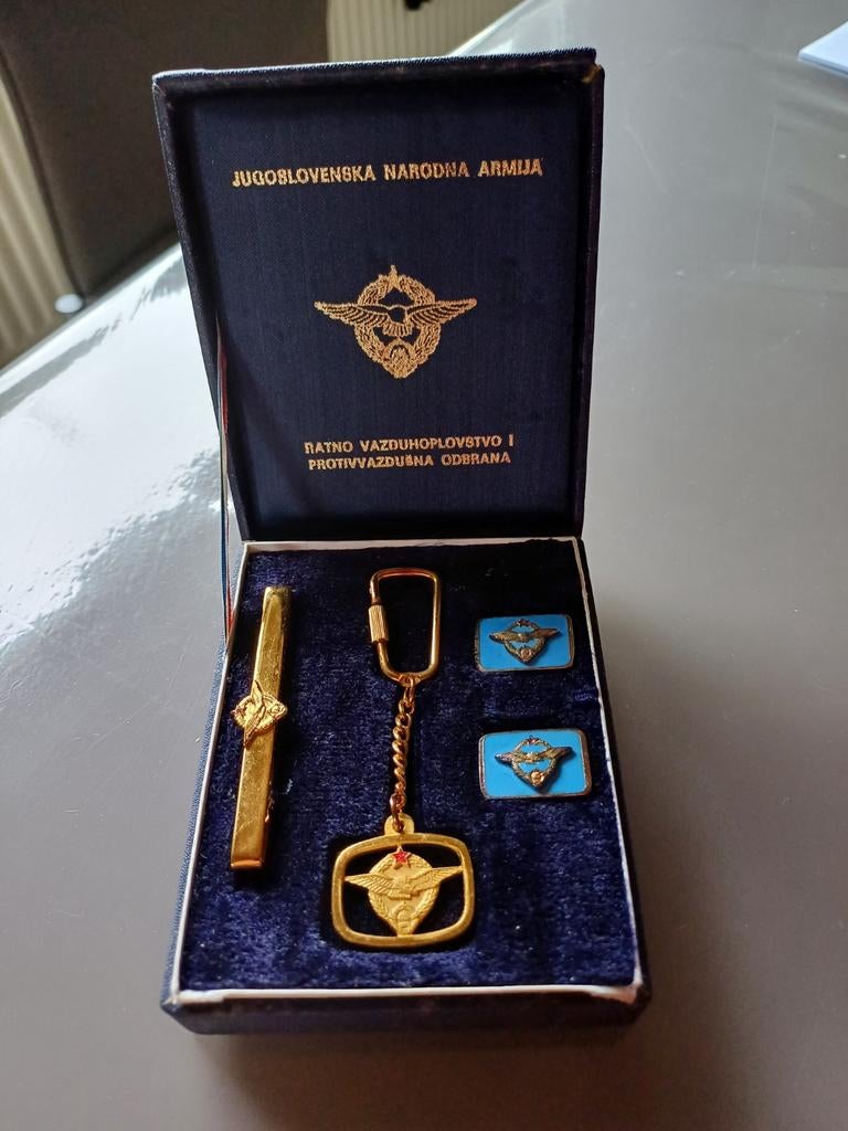 Coffret accessoires de l armée de l air Ex Yougoslavie, Collections, Objets militaires | Général, Enlèvement ou Envoi
