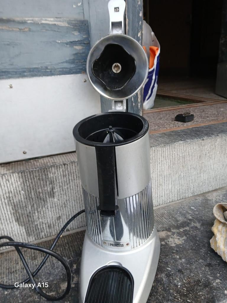 Presse agrume 35 euros, Enlèvement