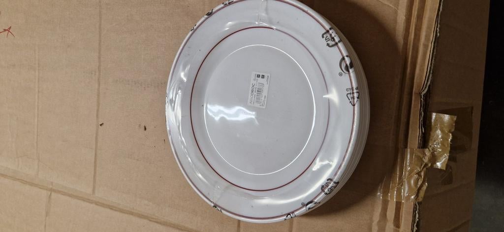 Assiette plate Arcopal Filet Bordeau 235 mm, Articles professionnels, Enlèvement, Neuf, dans son emballage, Autres types