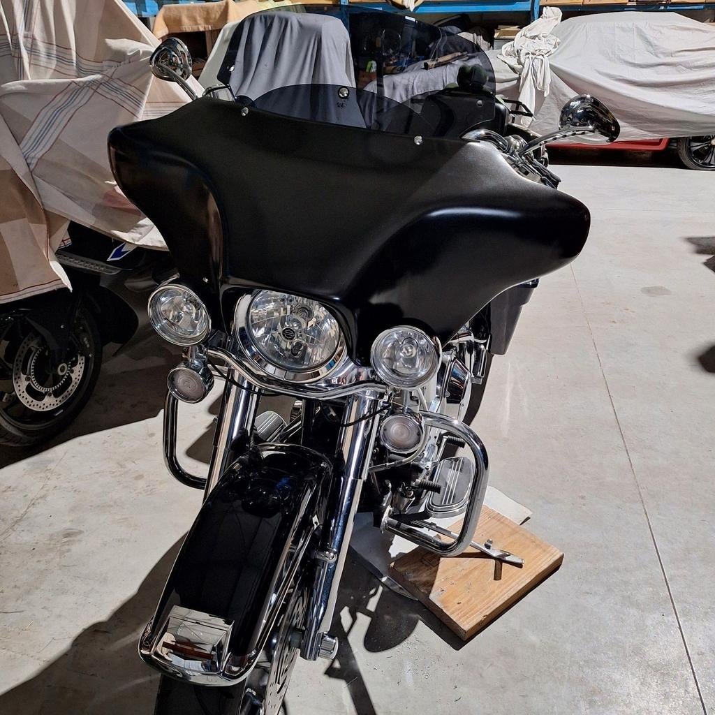 Harley road king  classic, Motos, Motos | Harley-Davidson, Tourisme, Plus de 35 kW, 2 cylindres, Particulier