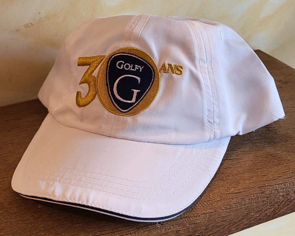 GOLFY 30 ans Casquette de golf blanche *** NEUVE ***, Enlèvement ou Envoi, Neuf, Vêtements, Autres marques