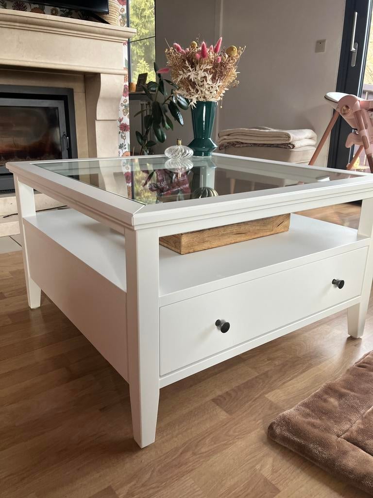 Table basse carré blanche Ikea, Maison & Meubles, Tables | Tables de salon, Utilisé, 75 cm ou plus, 50 à 100 cm, 50 à 100 cm, Carré