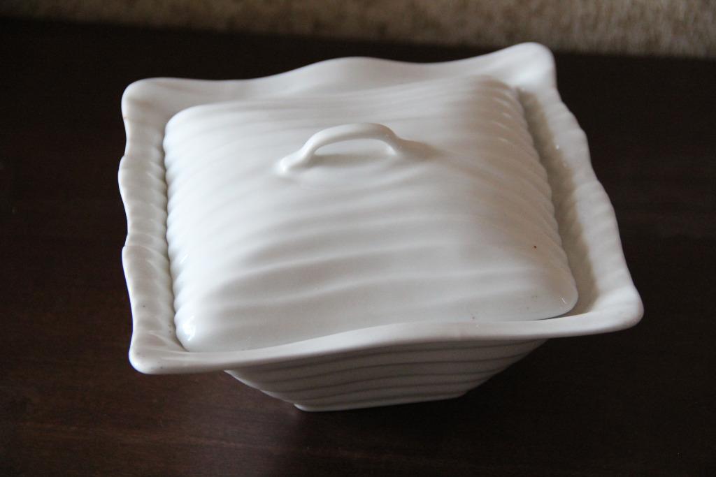 Petit compotier ou beurrier avec couvercle, porcelaine blanc, Enlèvement ou Envoi