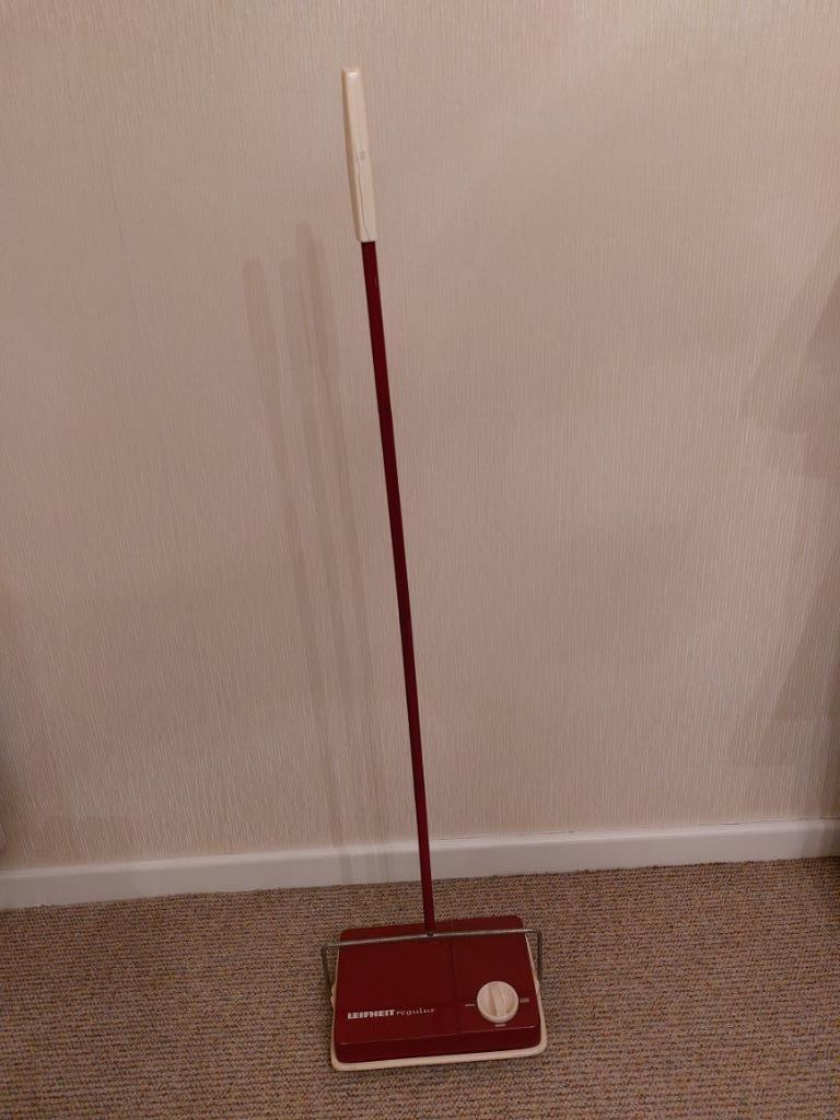 Mechanische vloerwisser 'Leifheit regulus' (rood), Ophalen, Bezem of Borstel