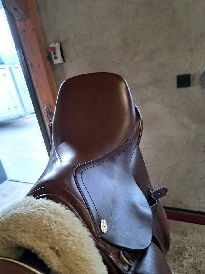 Springzadel 17,5 inch met singel, Dieren en Toebehoren, Ophalen, Zo goed als nieuw, Springen