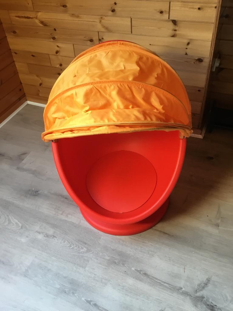 Kinderzitstoel IKEA rood met oranje kap relax, Kinderen en Baby's, Ophalen, Zo goed als nieuw, Stoel(en)