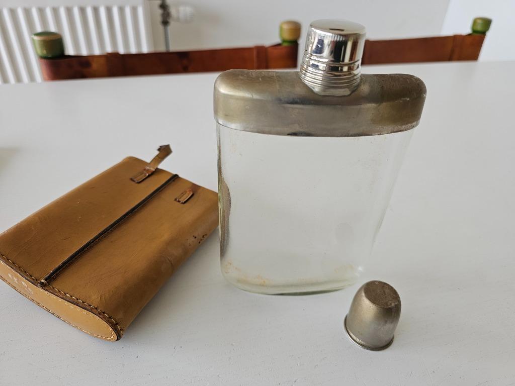 Vintage glazen heupfles met schroefdop voor sterke drank in, Antiek en Kunst, Ophalen of Verzenden