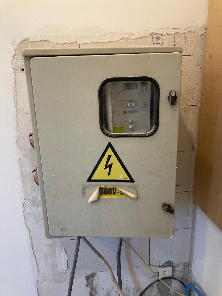 Werfkast 3x400v + 3x 230v, Ophalen, Gebruikt, Stopcontact