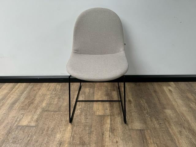 Licht grijze B&T design stoel, Huis en Inrichting, Ophalen of Verzenden