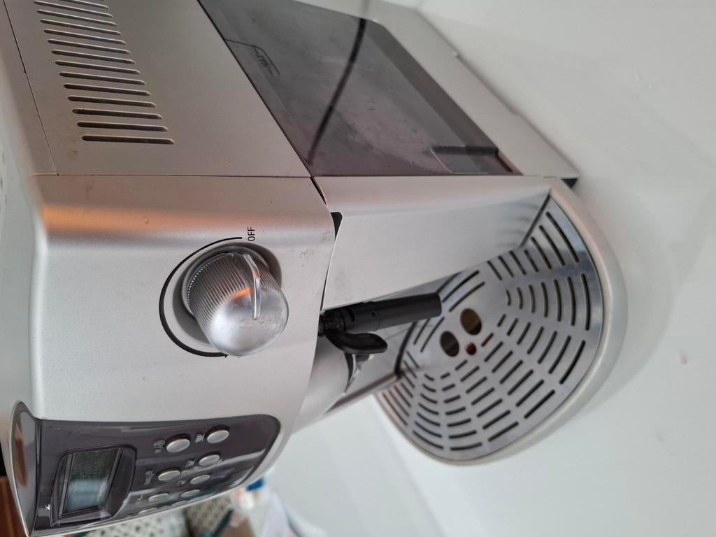 A vendre delonghi full automatique., Machine à espresso, Réservoir d'eau amovible, Café en grains, Utilisé