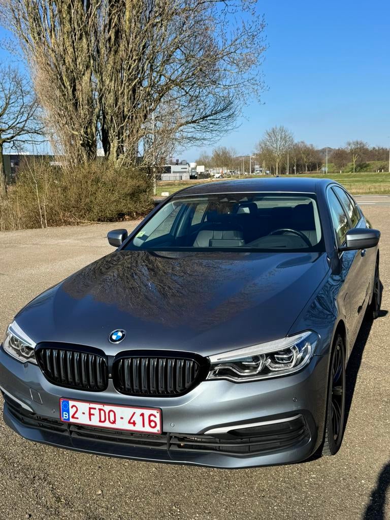 BMW 530e, Auto's, BMW, Achterwielaandrijving, 4 cilinders, Dealer onderhouden, Zilver of Grijs