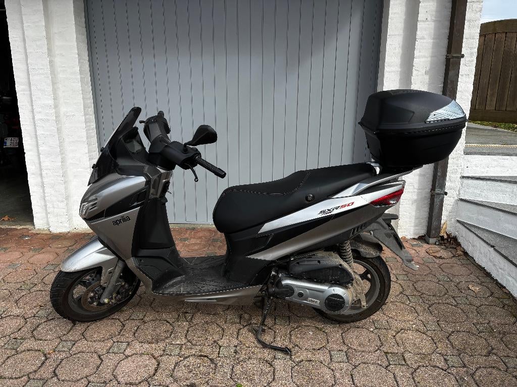 Aprilia SXR50 - Grijs - Apr 24 - 4.510 km - motorprobleem, Motoren, Scooter, Particulier, 11 kW of minder, 50 cc