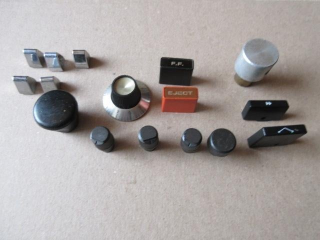 Lot de 16 boutons pour bacs cibie et auto k7, Enlèvement ou Envoi